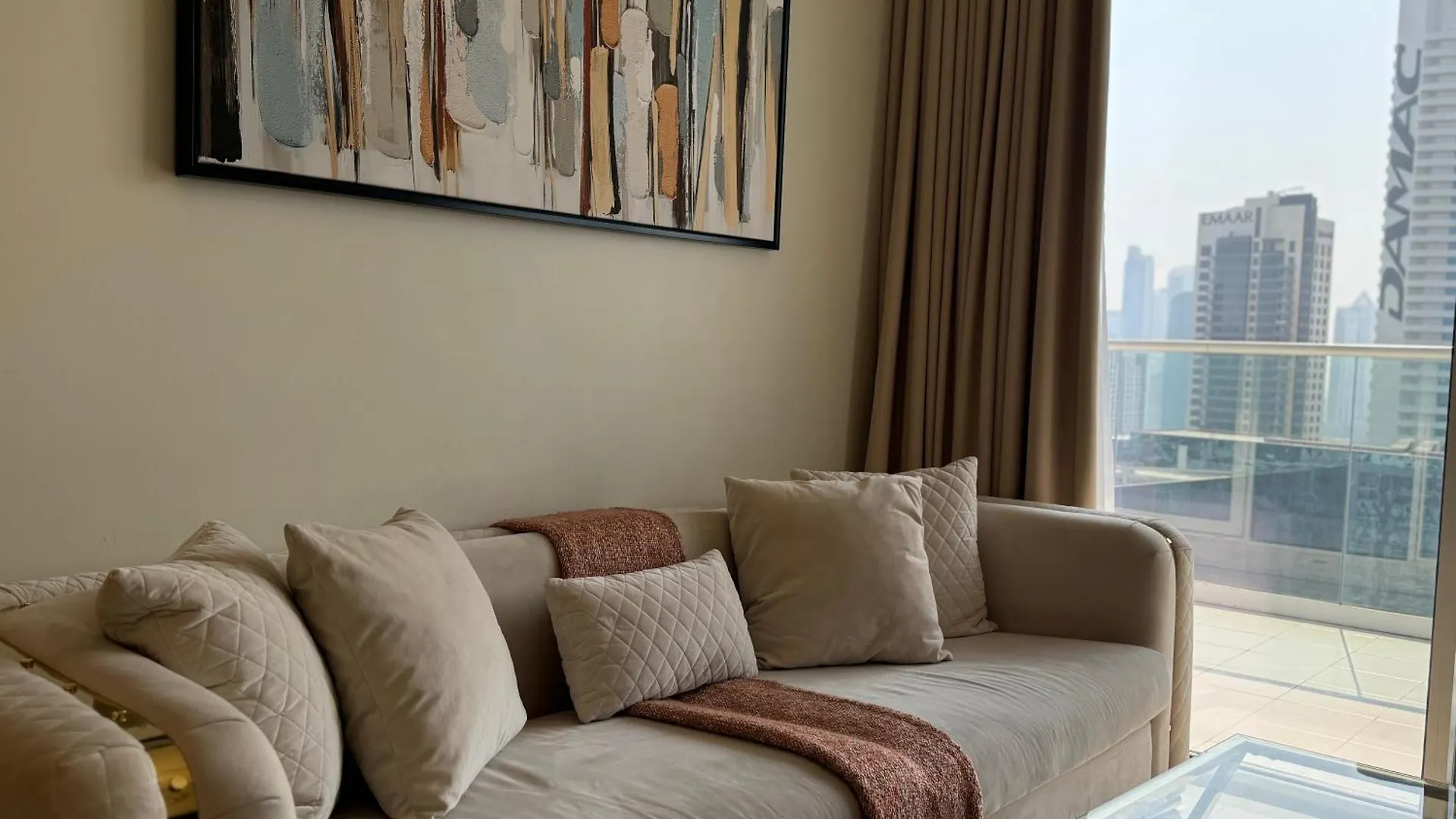Burj Khalifa View Apartment دبي